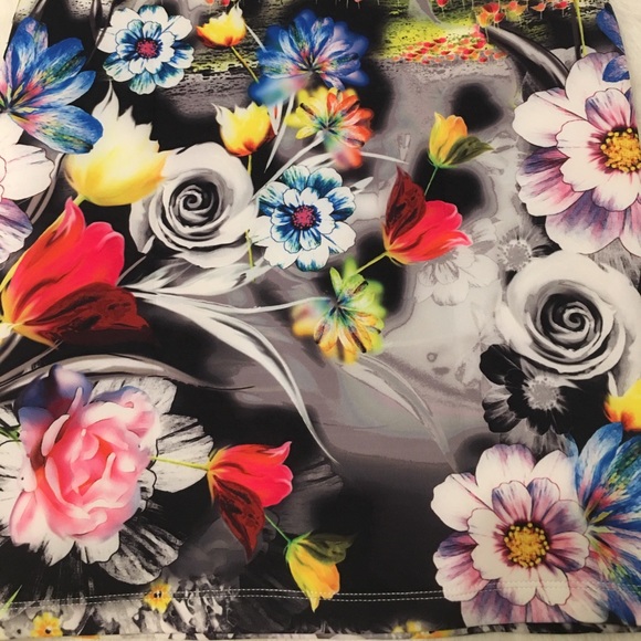 Cocoom Graphic Scenery Bodycon Sleeveless Dress - Picture 4 of 6